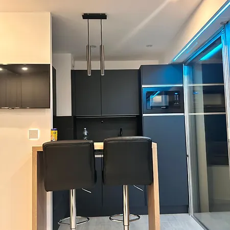 Apartment Horizon - Sea View - Pool- Air Conditioner - Kitchen - Wifi -tv Train - Bus - *