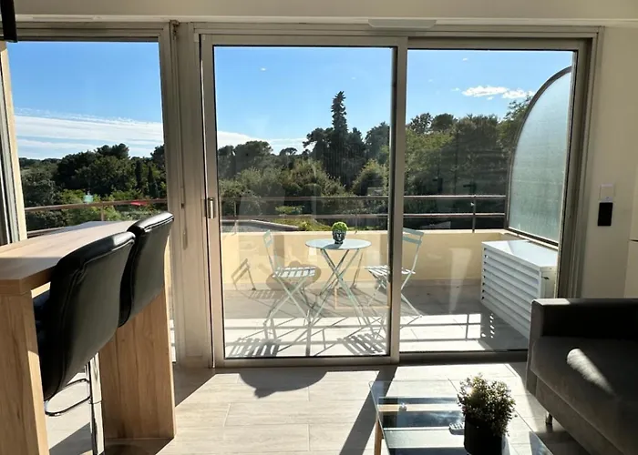 Horizon - Sea View - Pool- Air Conditioner - Kitchen - Wifi -tv Train - Bus - Appartamento