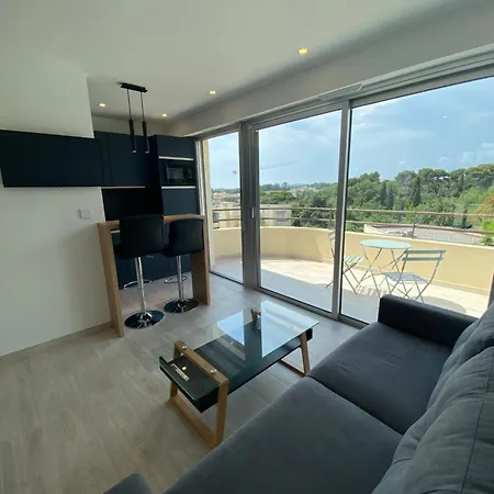 Apartment Horizon - Sea View - Pool- Air Conditioner - Kitchen - Wifi -tv Train - Bus -