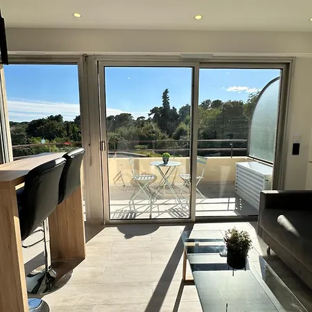 Horizon - Sea View - Pool- Air Conditioner - Kitchen - Wifi -tv Train - Bus - Apartment